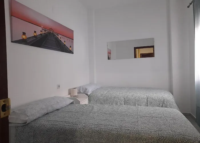 Lodge: Casa Independiente En Nervion Junto A Parada Del Metro