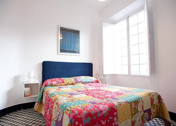 Hotel cerca del colegio: Apartamentos Calle Rosario
