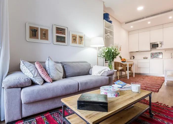 Hotel cerca del colegio: Sevilla Home Center Suites